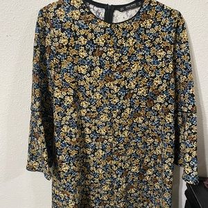 Zara dress 
Color: Blue and yellow with flowers
Size: Medium